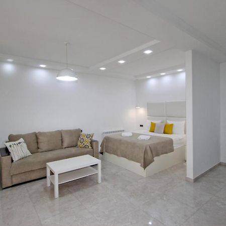 Appartment Lux, 2 Bedroom Ереван Екстериор снимка