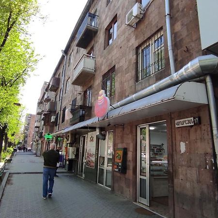 Appartment Lux, 2 Bedroom Ереван Екстериор снимка