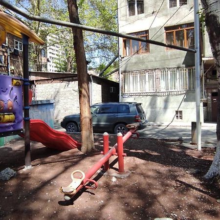 Appartment Lux, 2 Bedroom Ереван Екстериор снимка