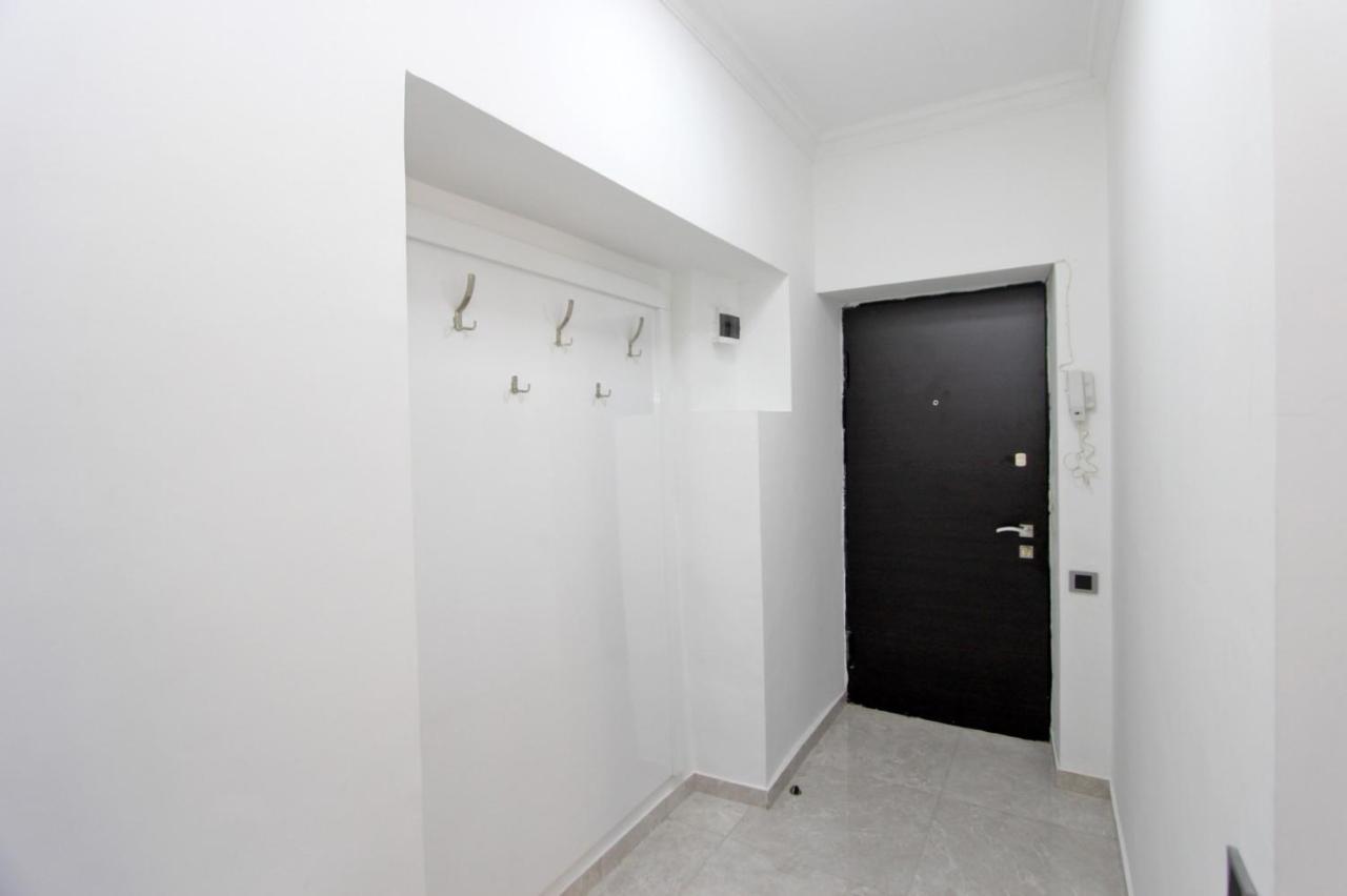 Appartment Lux, 2 Bedroom Ереван Екстериор снимка