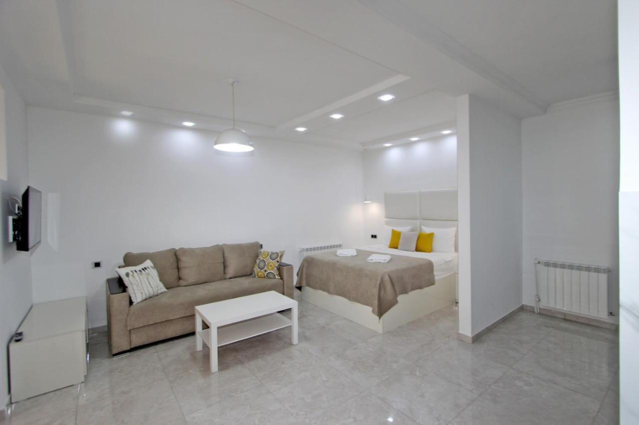 Appartment Lux, 2 Bedroom Ереван Екстериор снимка