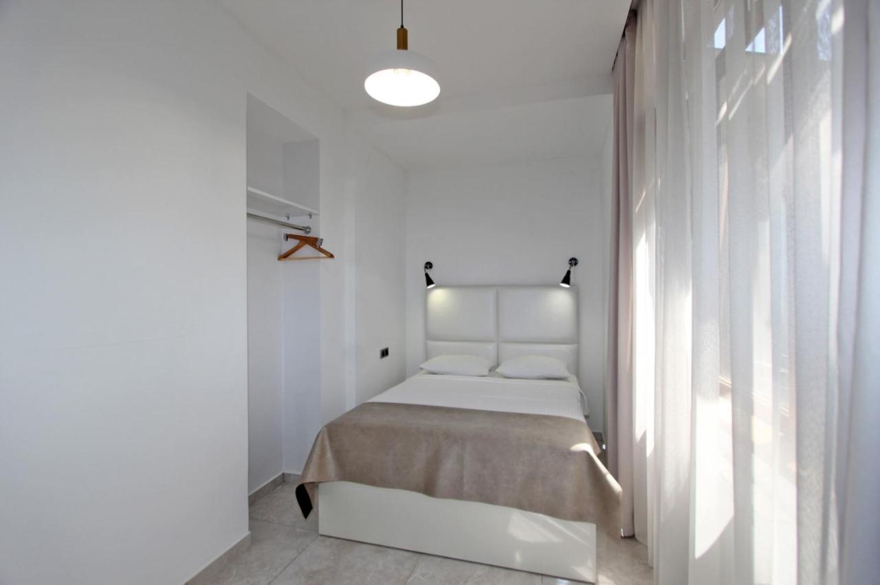 Appartment Lux, 2 Bedroom Ереван Екстериор снимка