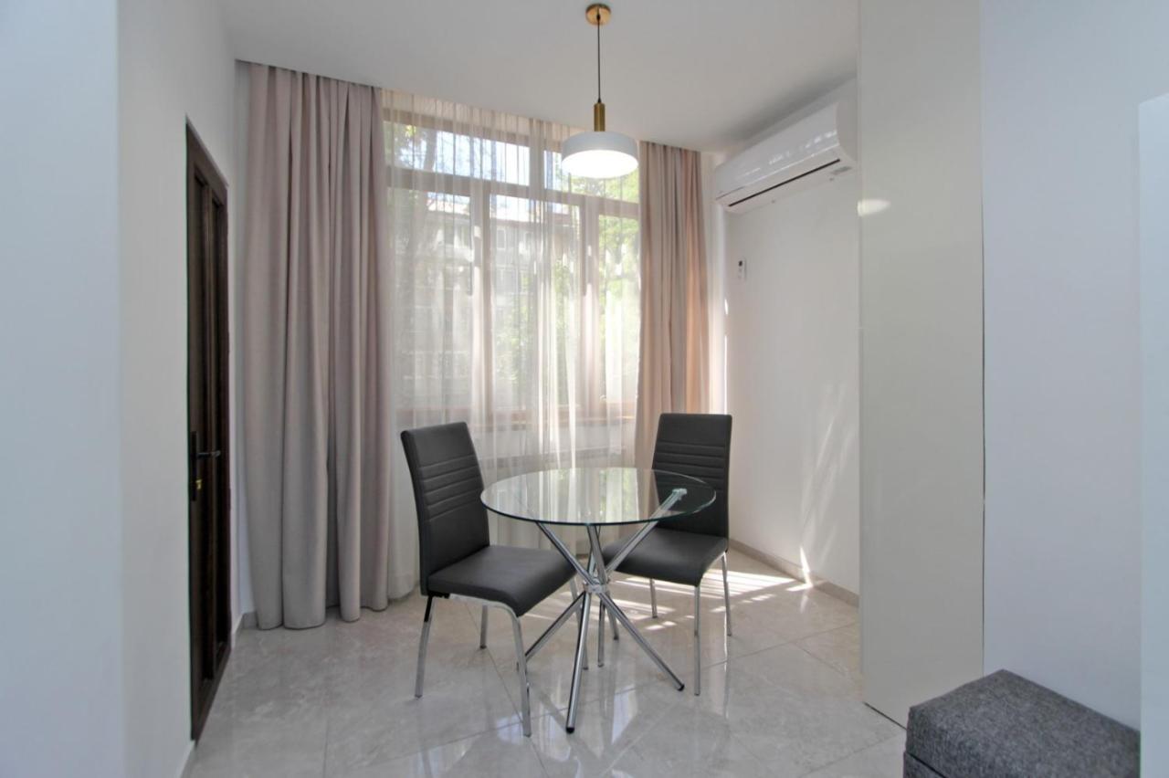 Appartment Lux, 2 Bedroom Ереван Екстериор снимка