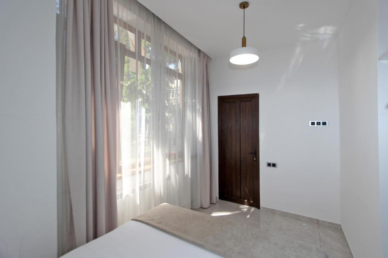 Appartment Lux, 2 Bedroom Ереван Екстериор снимка